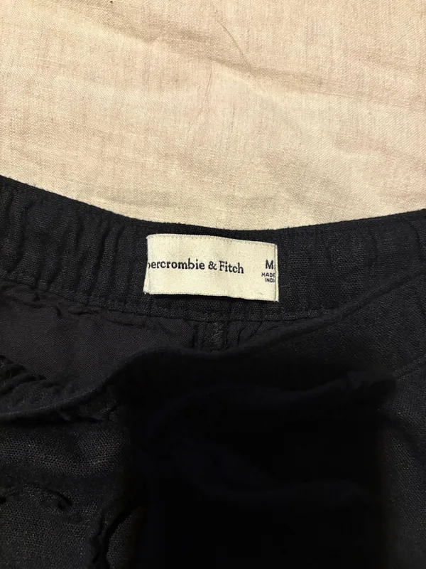 Abercrombie and Fitch Black Linen Shorts - Image 4