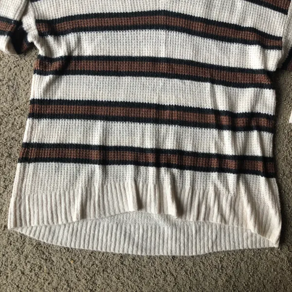 American Eagle Outfitters V Neck Sweater - Image 4