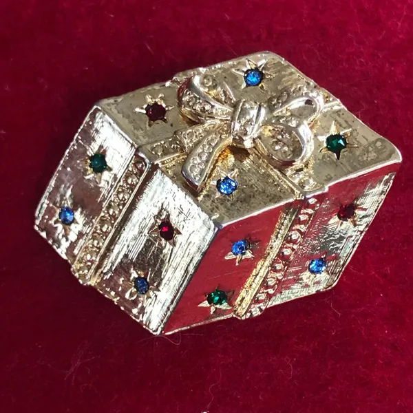 Vintage Christmas Present Brooch - Image 5