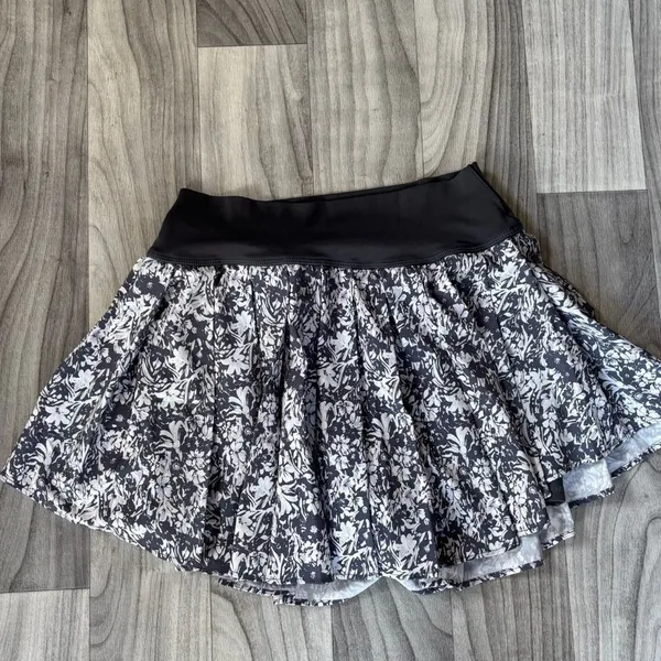 Aerie Offline Real‎ Me Gray Floral Skort S - Image 2