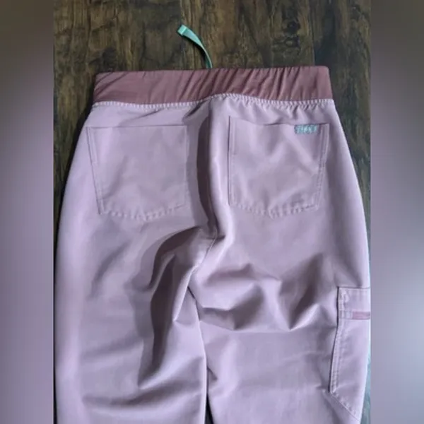 Women’s pink Figs Technical Collection medical scrubs pants joggers XS‎ - Image 8