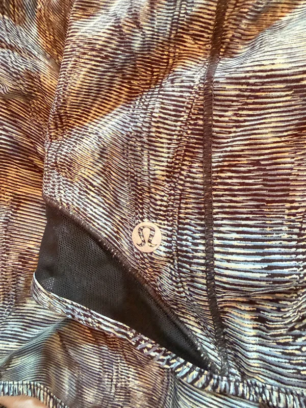 Lululemon Speed Running Shorts Size 8 Green Black Abstract Print Lined - Image 2