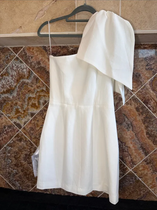 Dress the Population NWOT White One Shoulder Bow Crepe Mini Dress Size S - Image 4