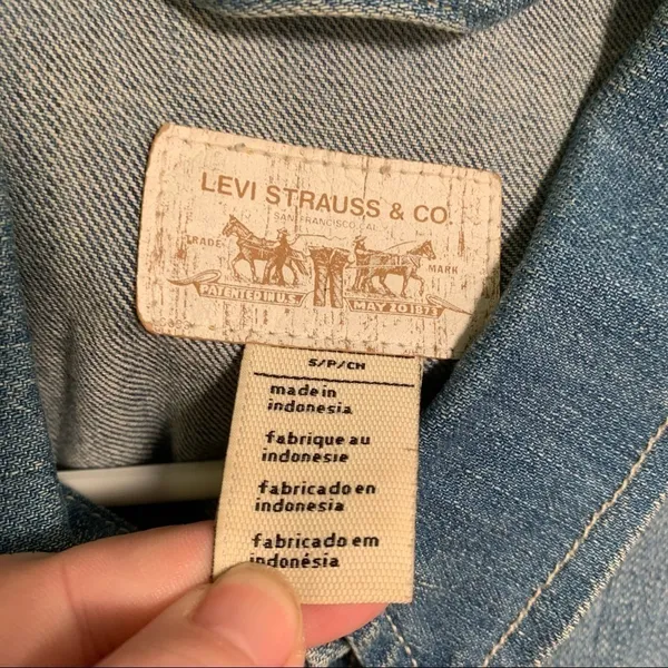 Levi's Womens Size Small Denim Jean Jacket Light Wash Stretch Cotton - Image 8
