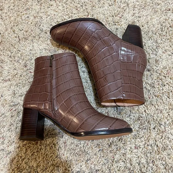 Madewell The Mira Side-Seam Ankle Boot in Croc Embossed Leather - Image 8