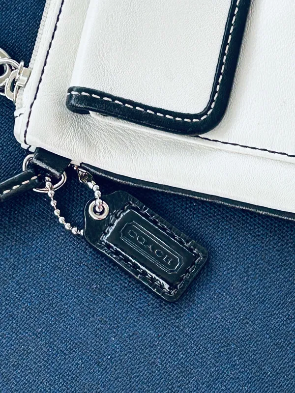 Vintage Y2K Coach Soho Cream Off White Leather Buckle Pocket Wristlet Bag - Image 2