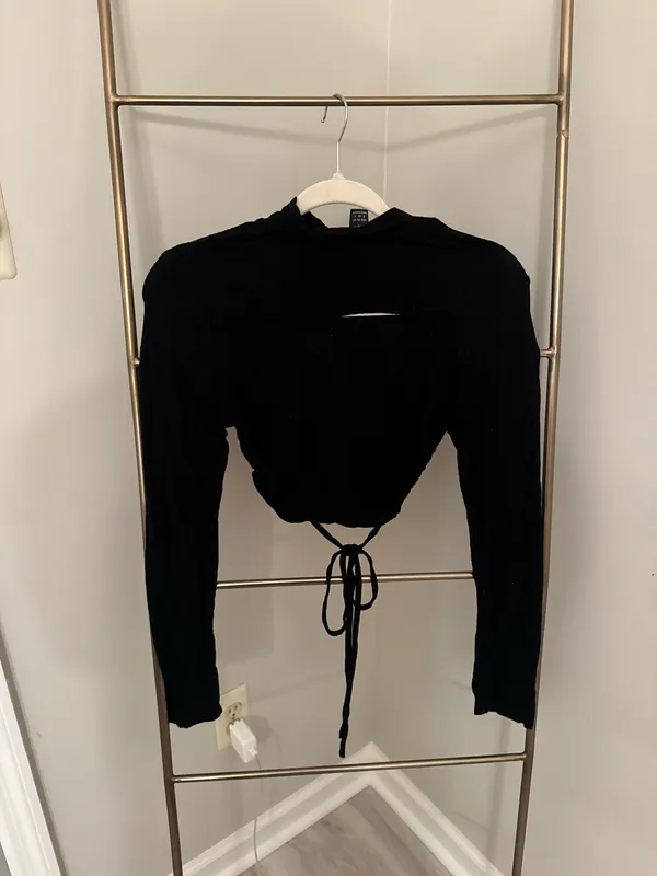 Black Cropped Open Back Long Sleeve Top - Image 3