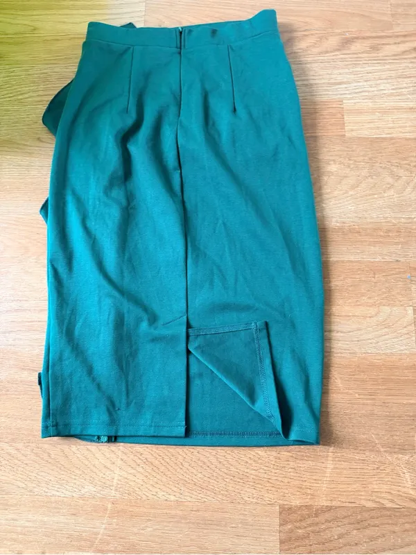 Emerald Green Ruffle-Front Pencil Skirt - Image 5