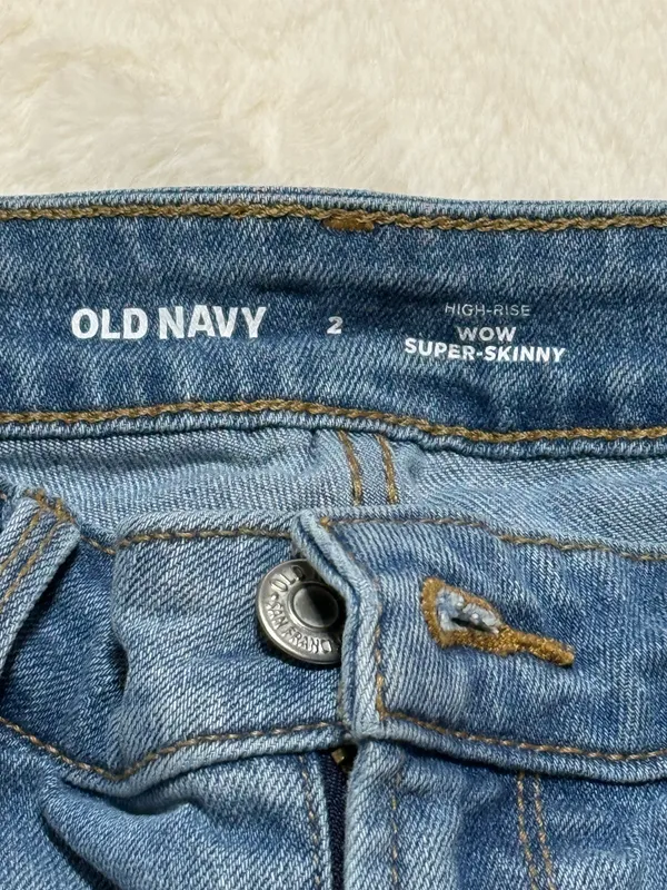 Old Navy High-Rise WOW Super Skinny Jeans Size 2 Light Wash Stretch Denim - Image 4