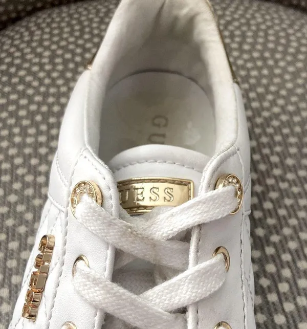Guess “Loven” Quilted White Sneakers . Sz. 9M - Image 7