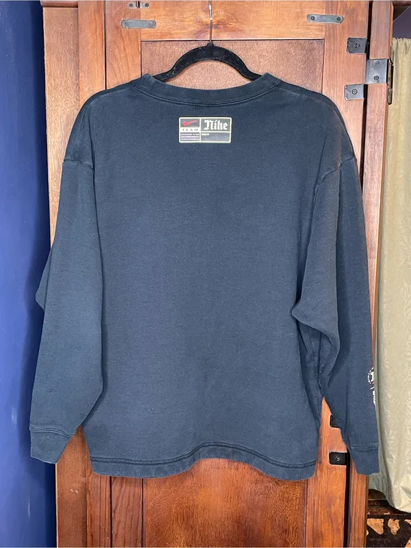 Nike Womens Gothic Logo Crewneck Sweatshirt Medium Black Oversized Streetwear - Image 4