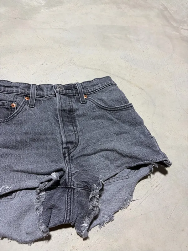 Levi’s Distressed Women's Denim Shorts gray washed 25 - Image 5