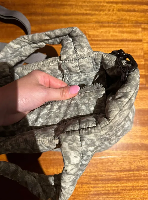 Lululemon Quilted Puff Bag 5L - Image 11