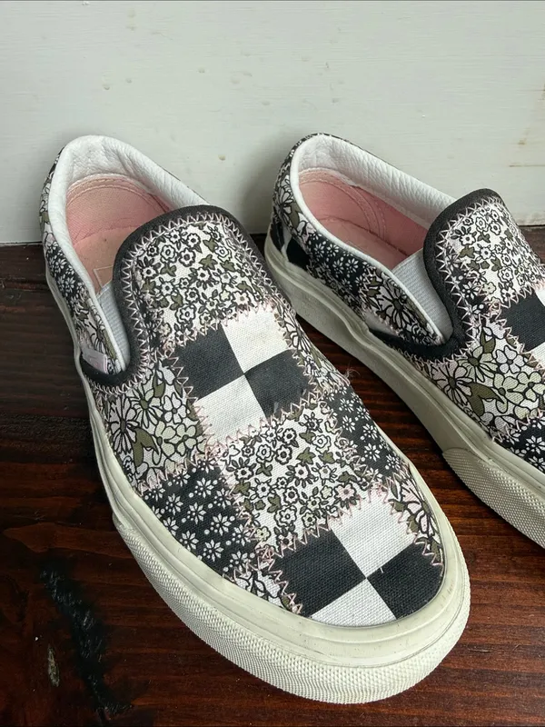 ✨Vans Floral Checkered Slip Ons Limited Edition Sz 6 Women’s ✨ - Image 2