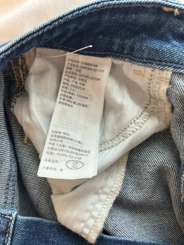 Hollister Ultra High-Rise Mom Jean - Image 9