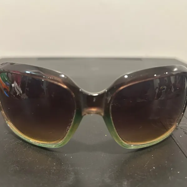Stylish Green and Brown Gradient Sunglasses - Image 2