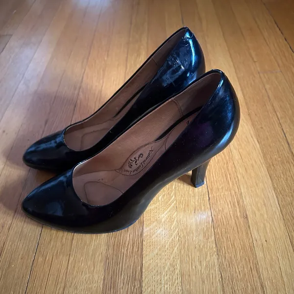 Sofft Classic Black Patent Leather Heels, Size 8.5 - Image 3