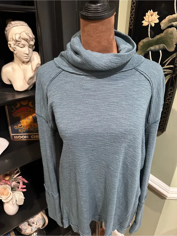Free People We The Free Split‑Back Turtleneck Thermal – Size Medium - Image 3
