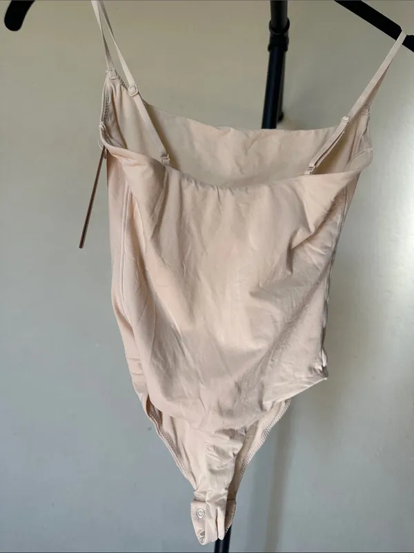 SKIMS fits everybody cami thong bodysuit color sand NWT size XS - Image 7