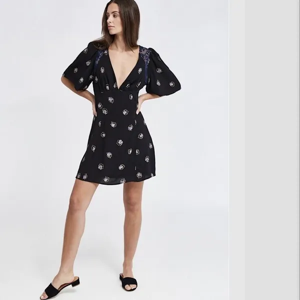 Free People Mockingbird Black Floral Deep V-Neck Open-Back Lace Mini Dress Sz 2 - Image 13