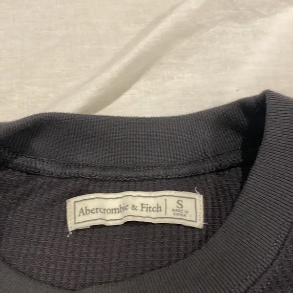 Abercrombie and Fitch, thermal textured crewneck - Image 3