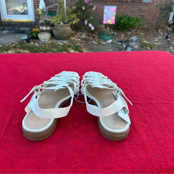 Universal Threads Women's Winnie Studded Fisherman Sandals - Off-White size 8.5 - Image 7
