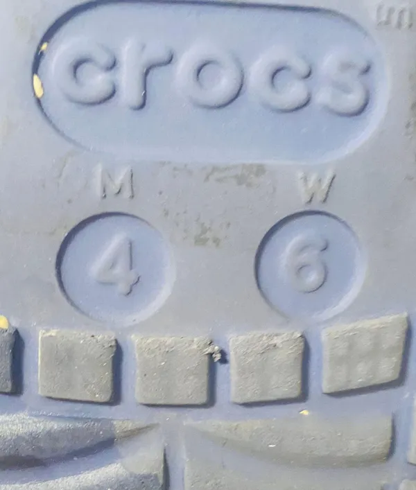 Crocs lite blue men's size 4 women size 6 - Image 5