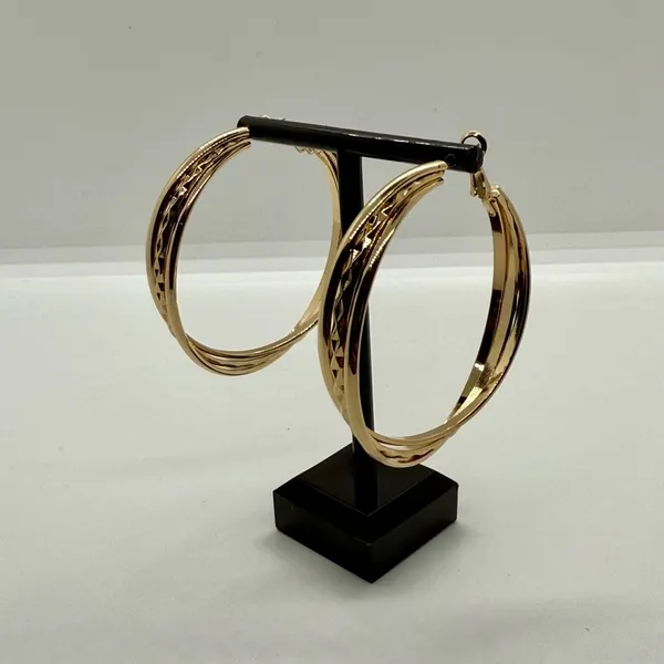 Daisy‎ Fuentes Textured Solid Gold Tone Hoop Earrings - Image 3