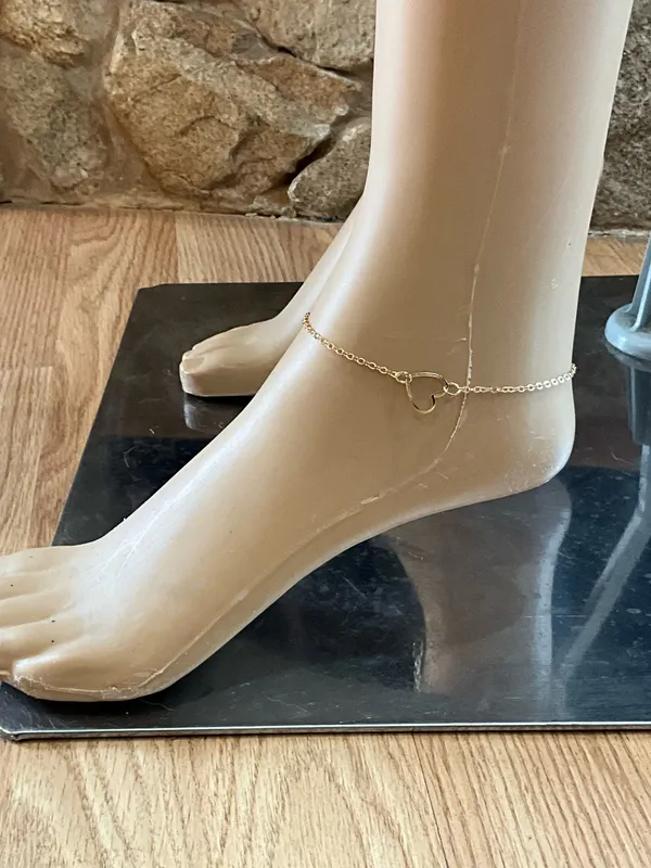 Elegant Gold Heart Charm Anklet - Image 2