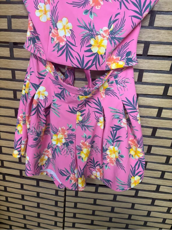 Madden nyc pink cutout romper size medium - Image 5