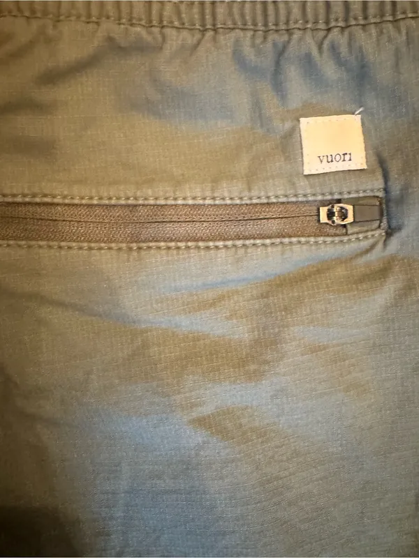 Vuori Women’s Olive Ripstop Drawstring Shorts LIKE NEW 30 Waist (Size M) - Image 4