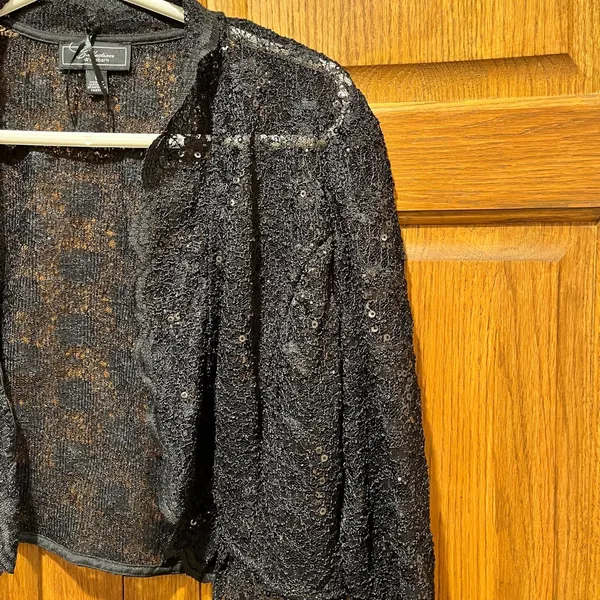 Dressbarn Collection Elegant Black Lace Sequin Cropped Jacket - Size Large - Image 3