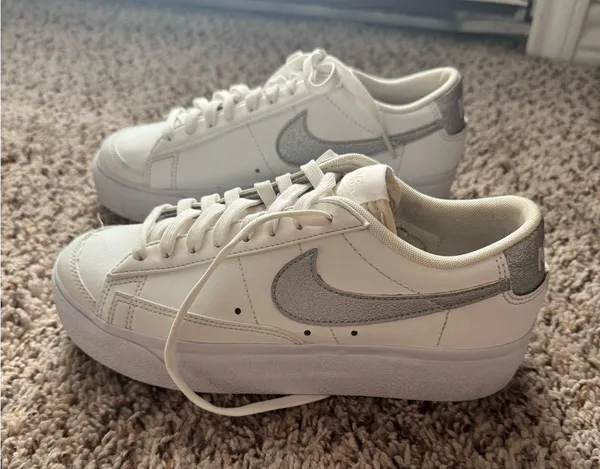 Nike White and Silver Low-Top Sneakers - Image 2