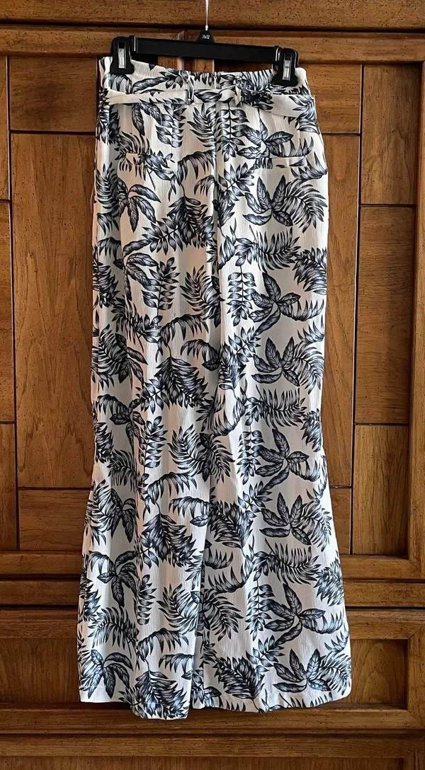 Vestique Vestibule Blue And White Flowy Pants - Image 5