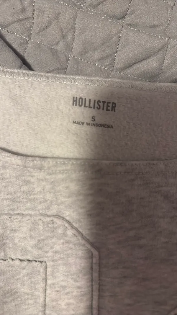 Hollister Off-The-Shoulder Top - Image 2