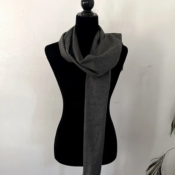 ROUNDRREE&YORKE by CASHME Scarf EUC - Image 3