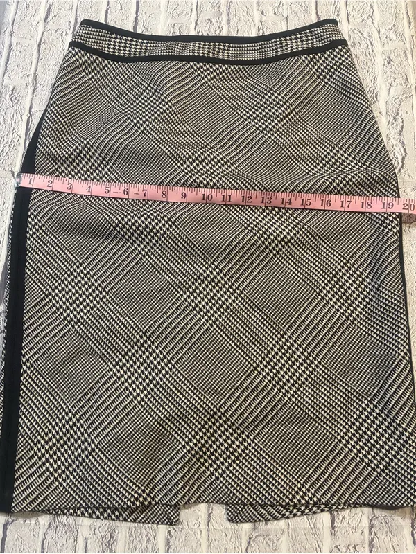 White House Black Market Black and White‎ Glen Plaid Pencil Skirt - Image 3