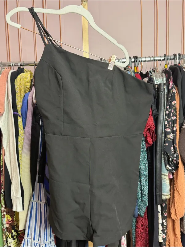 CIDER Black One Shoulder Strappy Romper Asymmetrical Tailored Shorts. Size L - Image 2