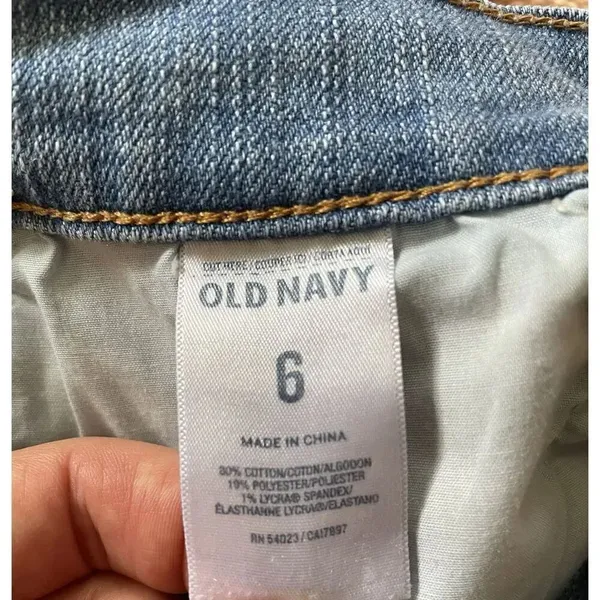 Old Navy Women’s Blue Destroyed Shorts Bermuda Size S - Image 6