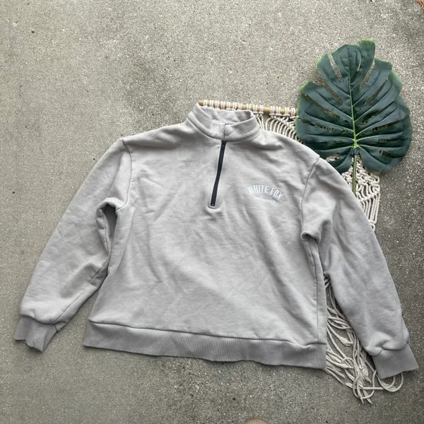 White Fox Set - Sweatshirt Size S/M and Sweatpants Size Small - Image 3
