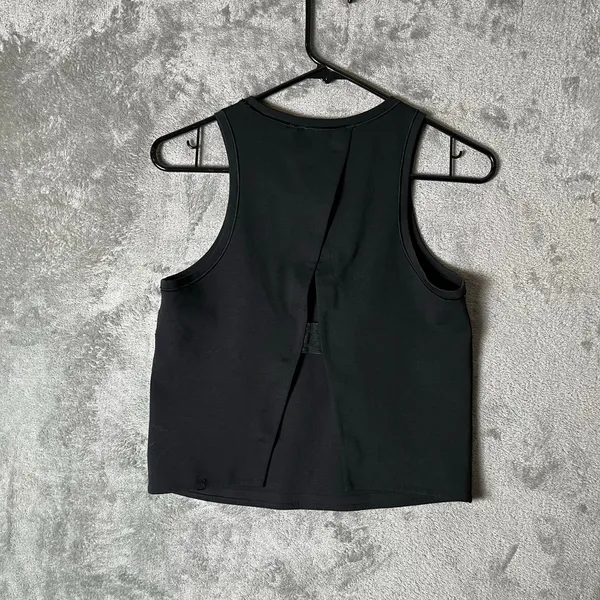 Lululemon Minimal Tank Black Open Back Size 4 Athleisure Relaxed Cropped Length‎ - Image 2