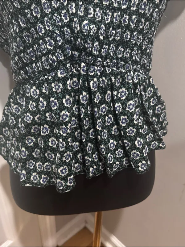 American Eagle Floral Smocked Peplum Top Women’s Large Green V Neck Large - Image 3