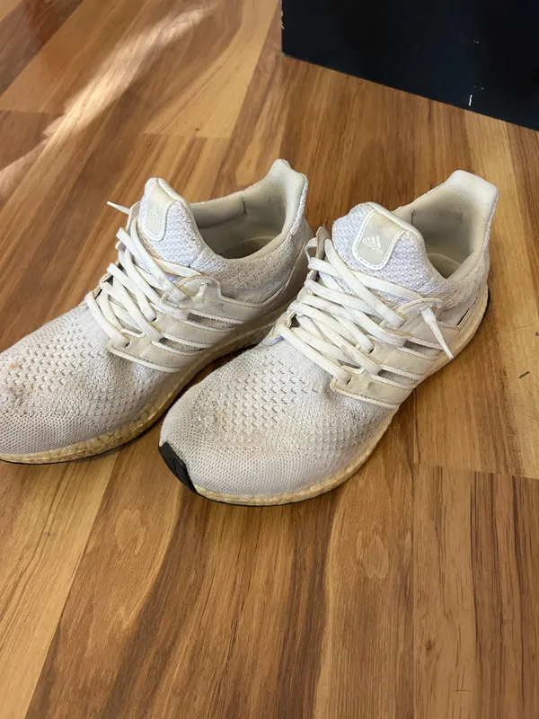 White Adidas Ultraboost - Image 3