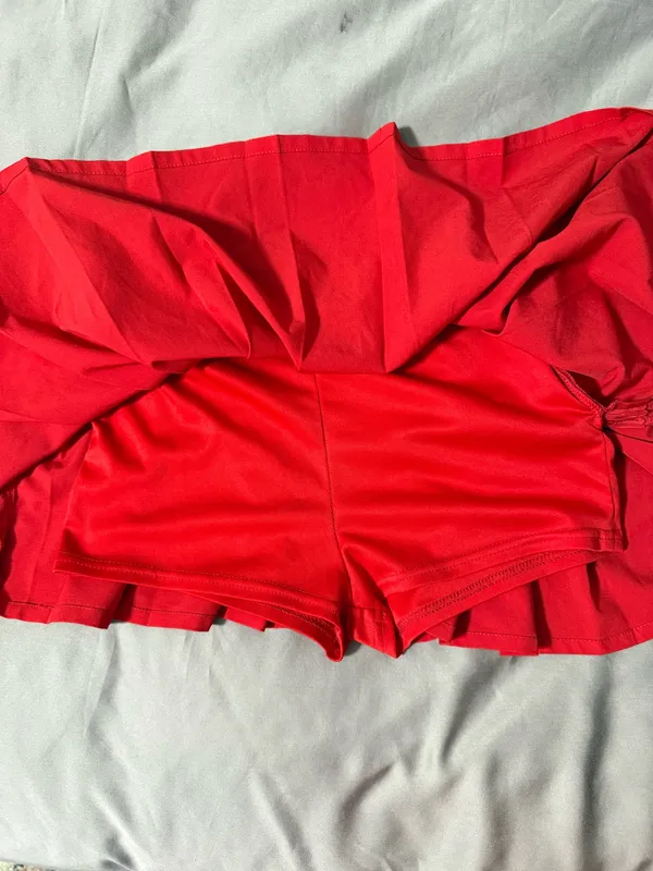 Red pleated mini skirt - Image 4