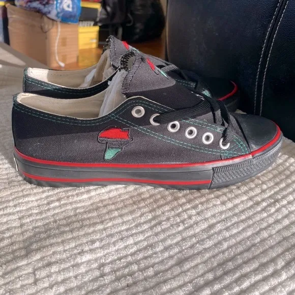 NEW🎉 African Pride Canvas Sneakers with Red & Green Accents Size 40/9 US - Image 6