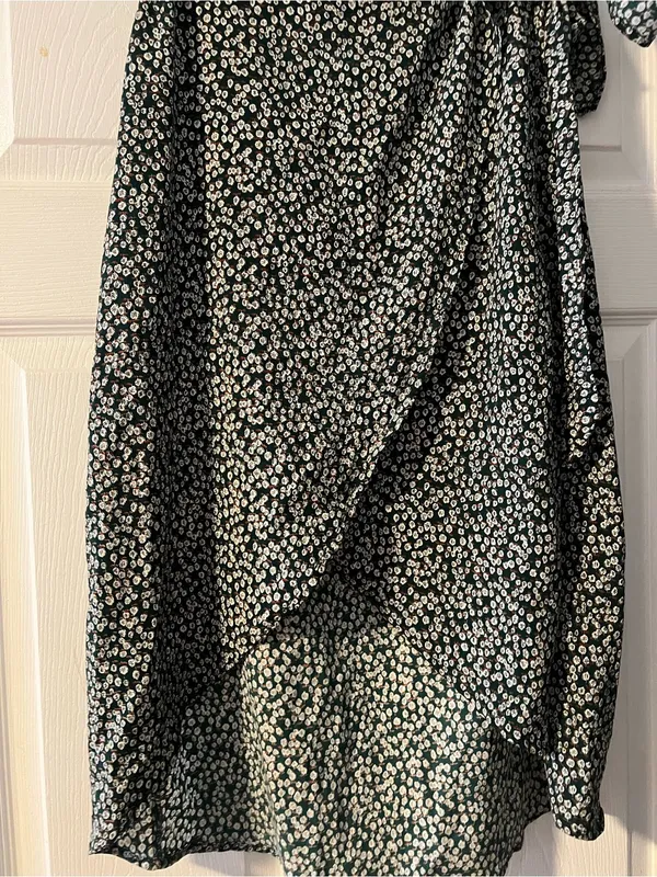 Tie-Waist Floral High-Low Skirt in Dark Green - Image 4