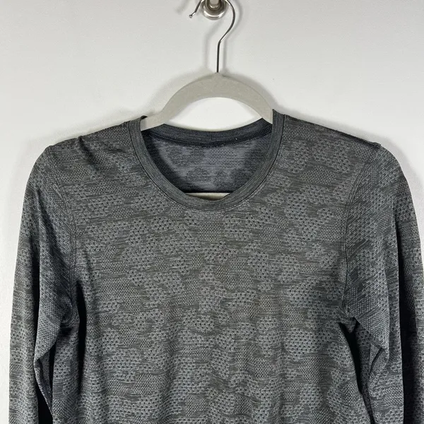 Lululemon Gray camo Breeze By Long Sleeve Women’s Size Medium Athletic Running‎ - Image 2