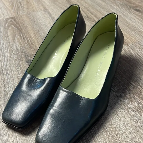 Antonio Melani Laika Leather Pumps Size 7.5 Medium - Image 2