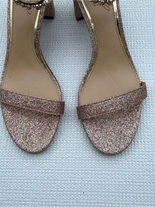 Jewel Badgley Mischka Women’s 8 Rose Gold Glitter Block Heel Sandals - Image 3