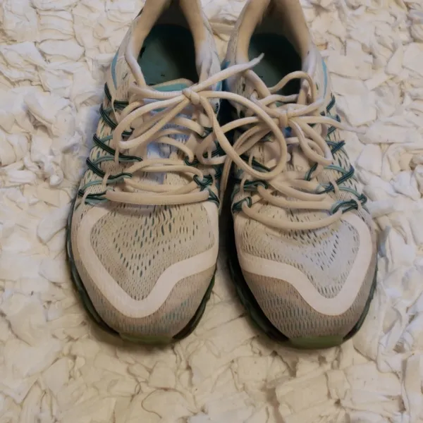 Nike sneakers size 8 - Image 3